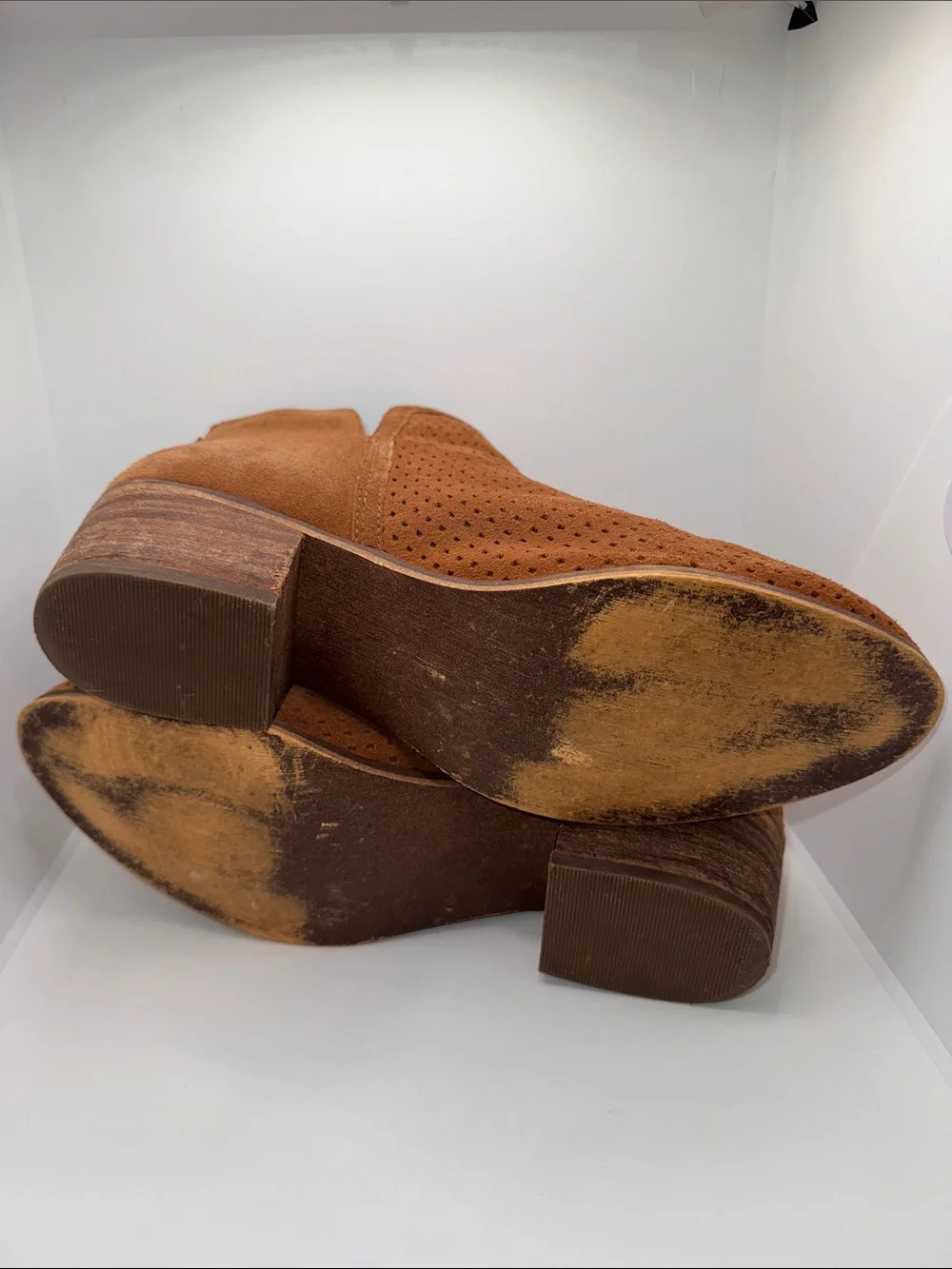 Susina Kyle-Lea Perforated Suede Ankle Bootie Boots Women’s 10 Tan